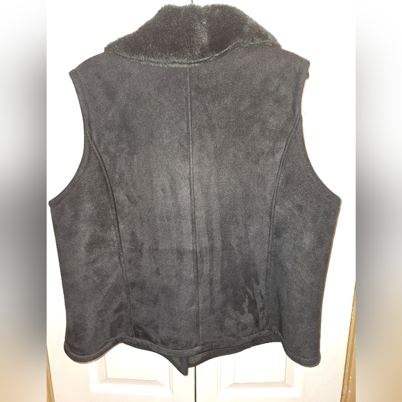 Chaps Ralph Lauren Womens Black Faux Suede Fur Vest, great used condition - Picture 3 of 3